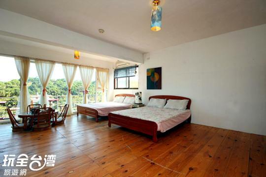 Museum Traveler'S Bnb Sanzhi Luaran gambar