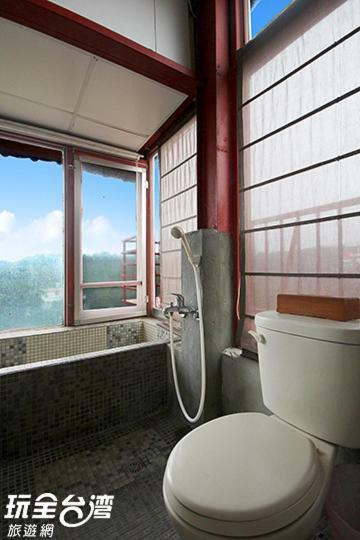Museum Traveler'S Bnb Sanzhi Luaran gambar