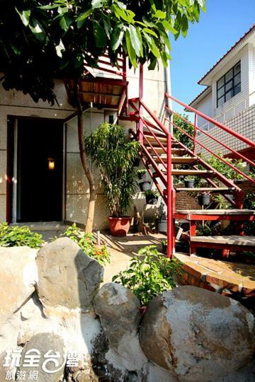 Museum Traveler'S Bnb Sanzhi Luaran gambar