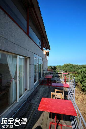 Museum Traveler'S Bnb Sanzhi Luaran gambar