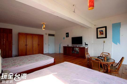 Museum Traveler'S Bnb Sanzhi Luaran gambar