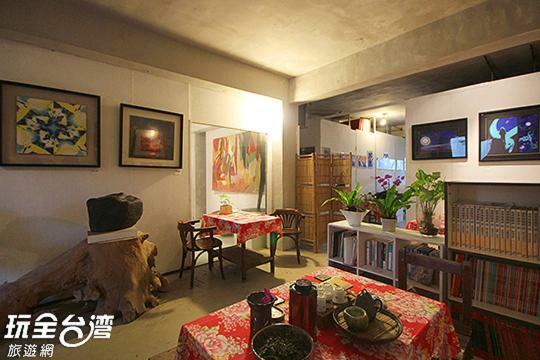 Museum Traveler'S Bnb Sanzhi Luaran gambar